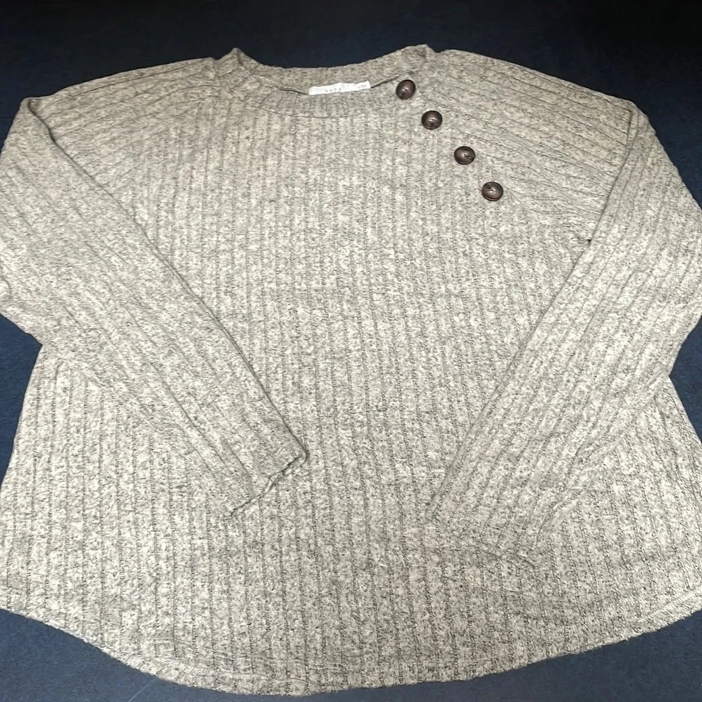 Sweater - Picture 1 of 2